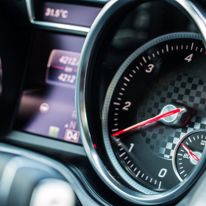 Pieprasām premjeram skaidrot situāciju ar ministra Auguļa ģimenes auto