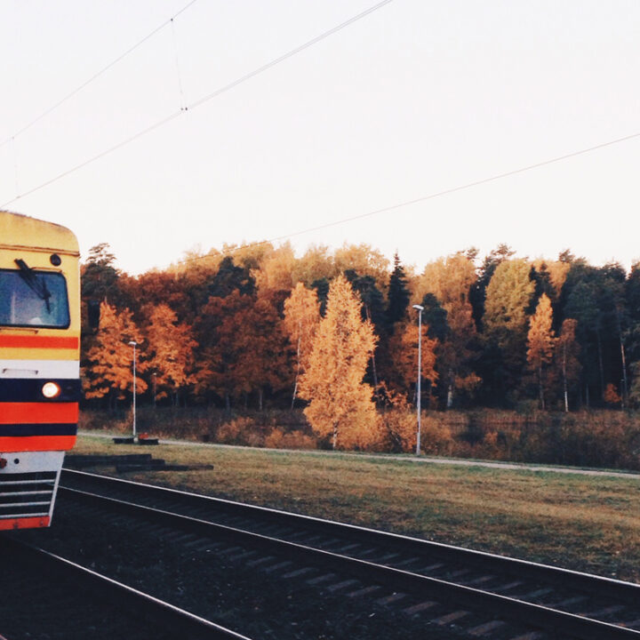 Prasām apturēt dzelzceļa elektrifikācijas projekta iepirkumu saistībā ar bažām par tā lietderīgumu un tiesiskumu
